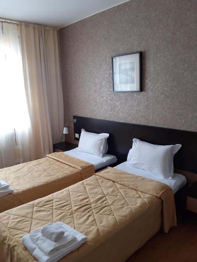 Hotel Nord Плоещ Екстериор снимка