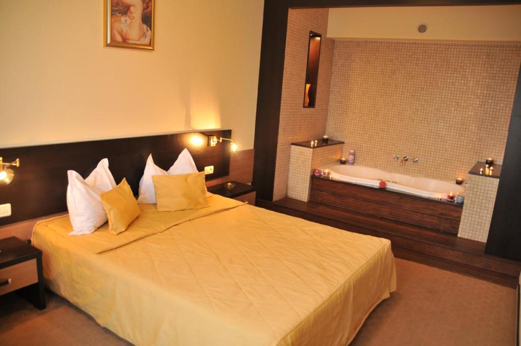 Hotel Nord Плоещ Екстериор снимка